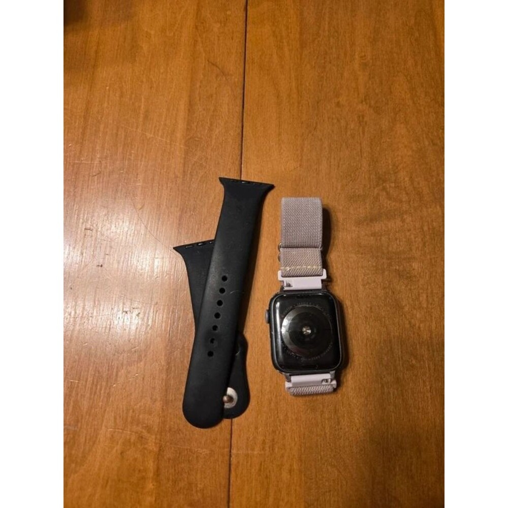 Apple Watch Series 4 Nike 44mm GPS Black Beige Band Fully Functional - Picture 4 of 6